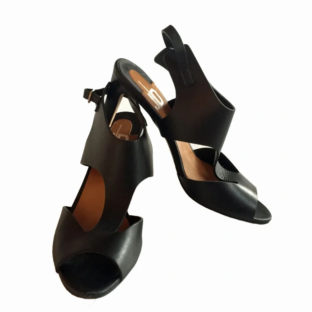 JD Julie Dee Black Leather T-Strap Pumps‎